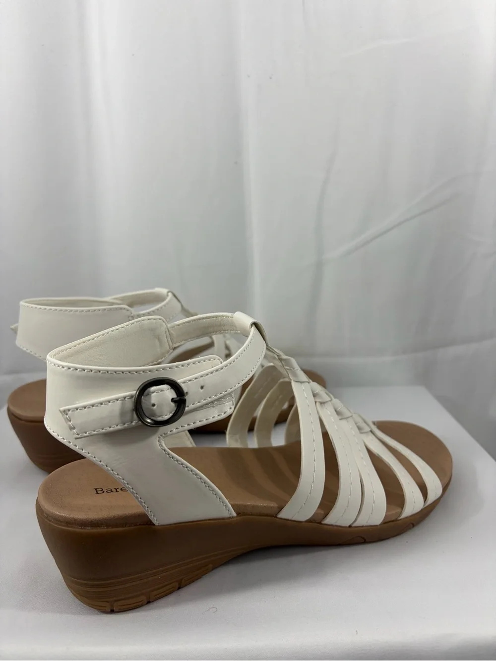 NWT BareTraps Women’s Size 8.5 White Strappy Gladiator Sandals